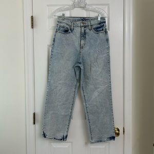 Straight leg , high waisted, crop, acid wash